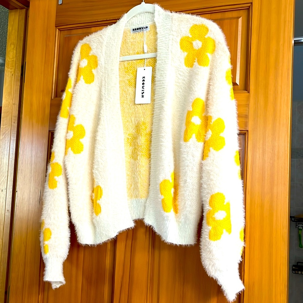 NEW-Yellow and cream cardigan so so cute!